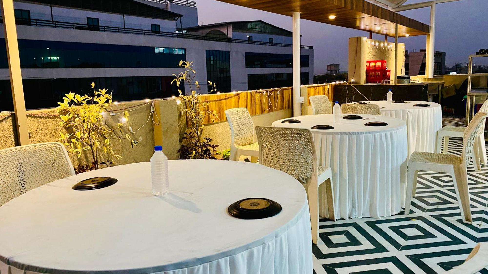 Hotel Aranyasutra Inaya, Индаур Экстерьер фото