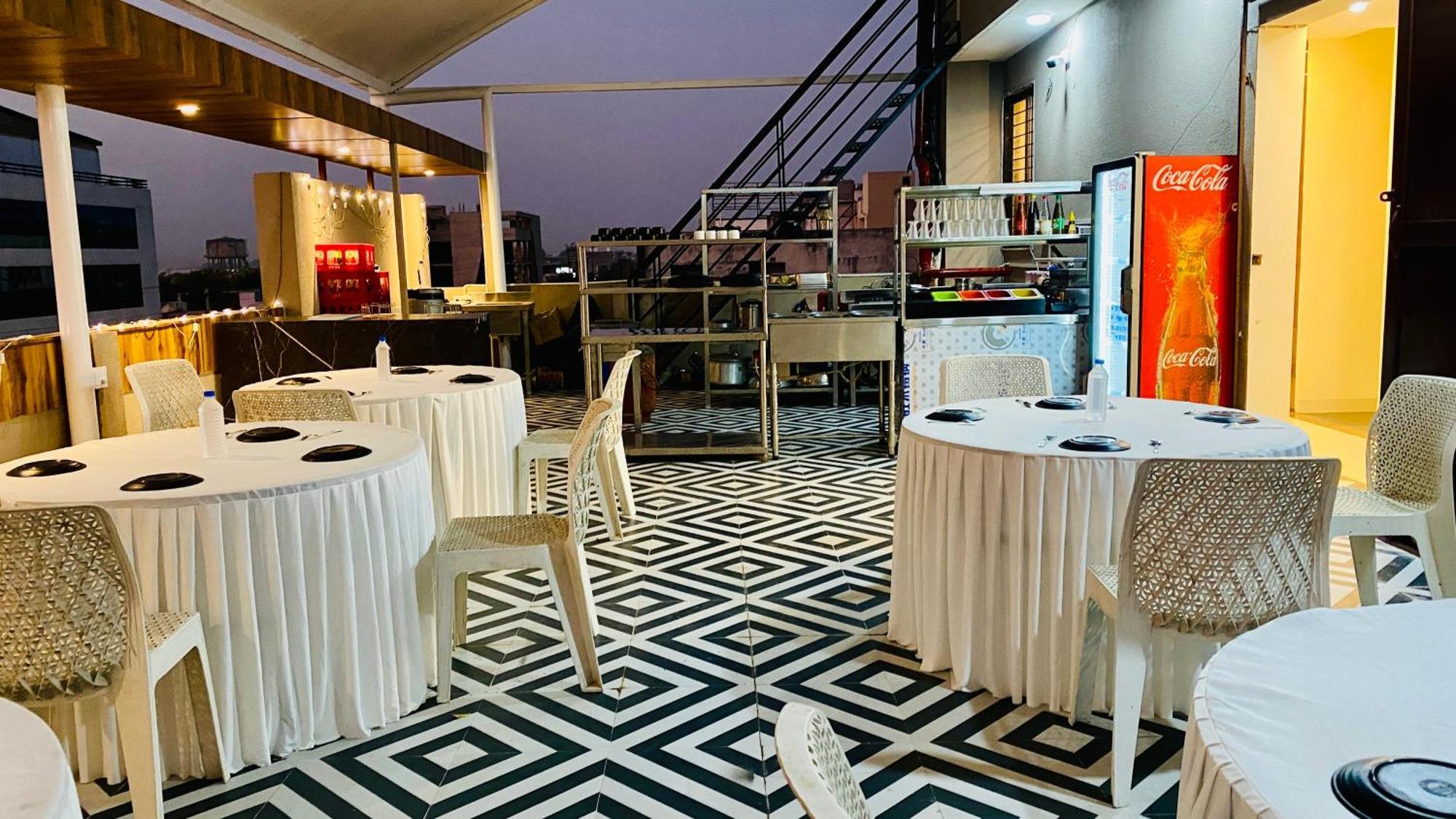 Hotel Aranyasutra Inaya, Индаур Экстерьер фото