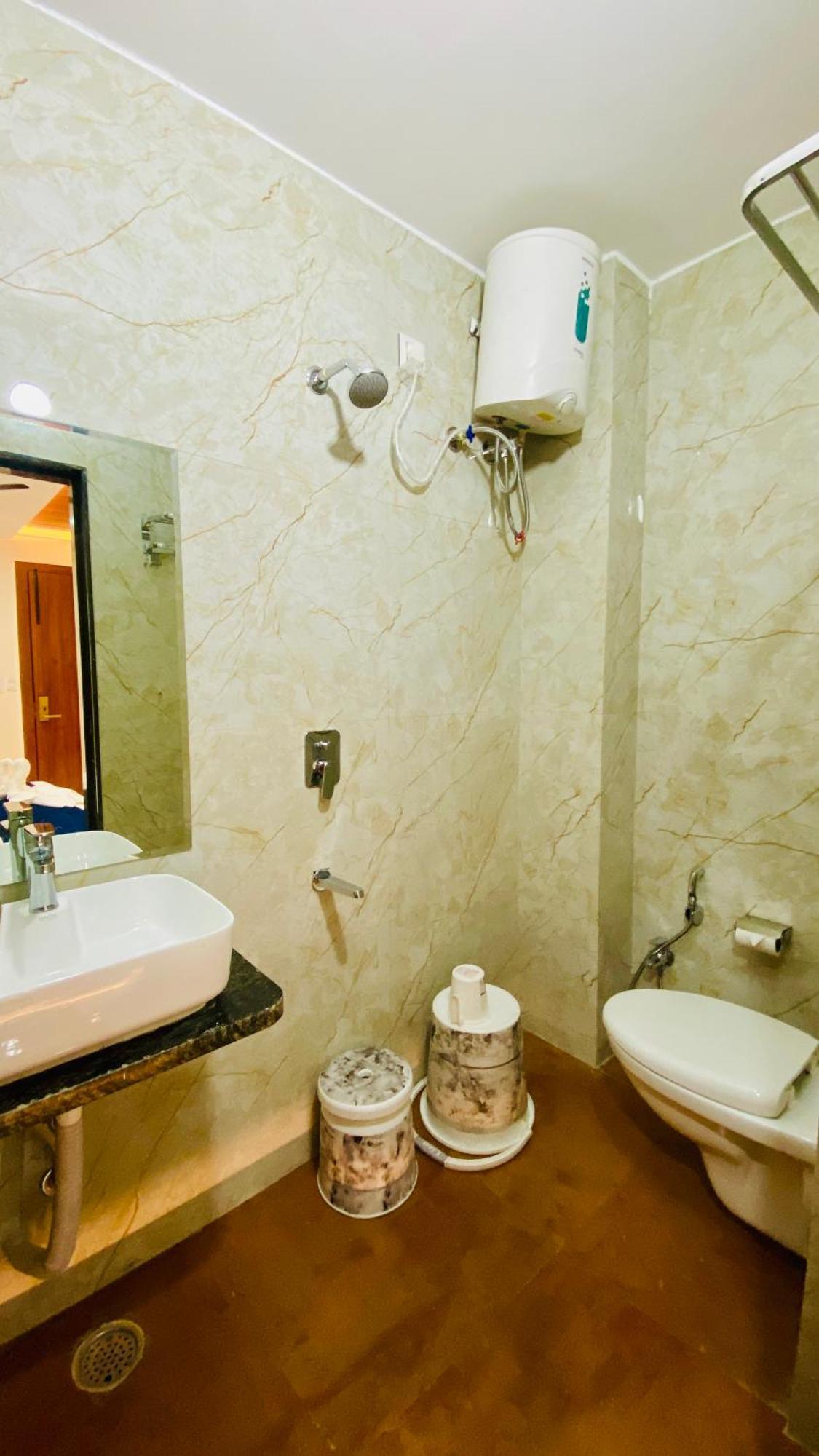 Hotel Aranyasutra Inaya, Индаур Экстерьер фото