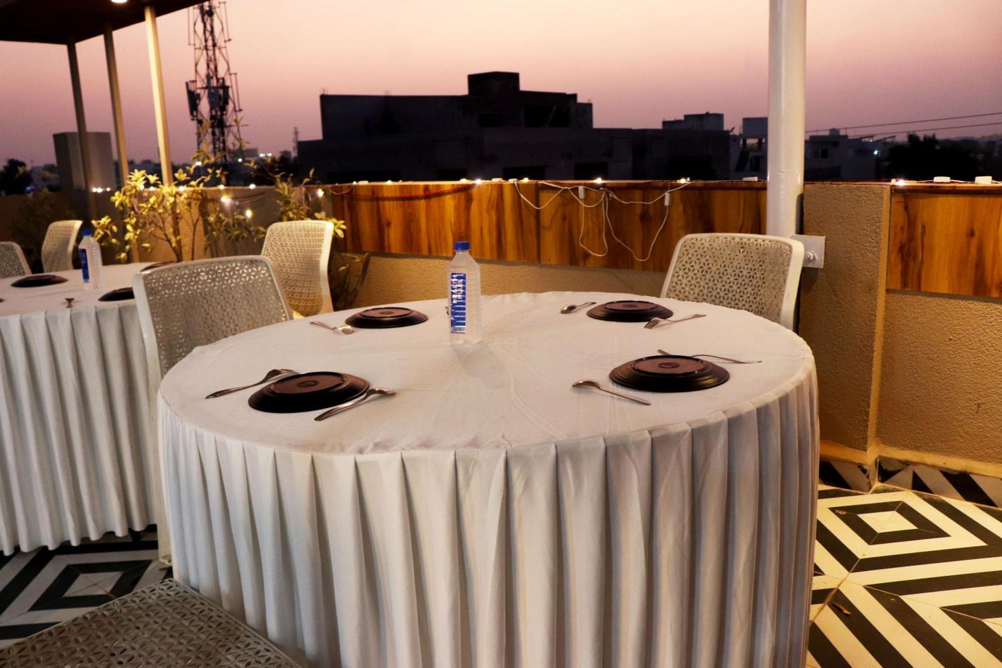 Hotel Aranyasutra Inaya, Индаур Экстерьер фото