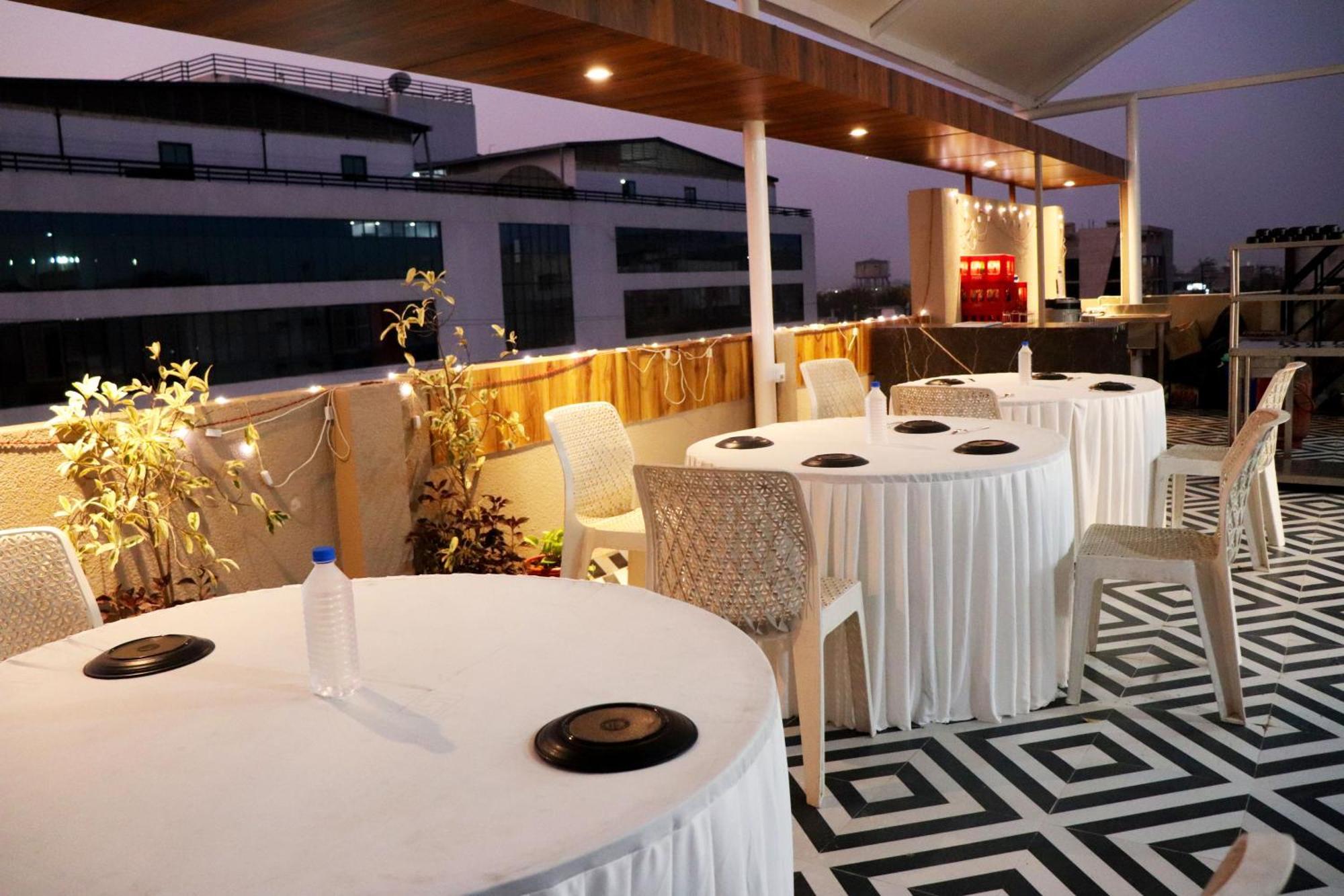 Hotel Aranyasutra Inaya, Индаур Экстерьер фото